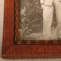 Intarsia ramme, med gammelt foto, 5,8 x 9,5 cm. 